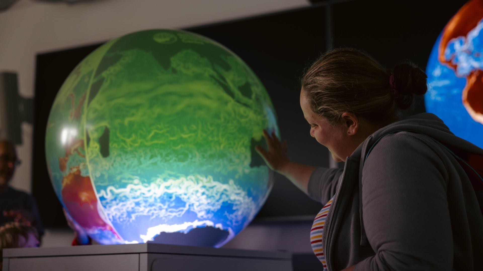 <p>Discover the Ocean</p>
