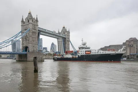 RRS Discovery Sails the Thames